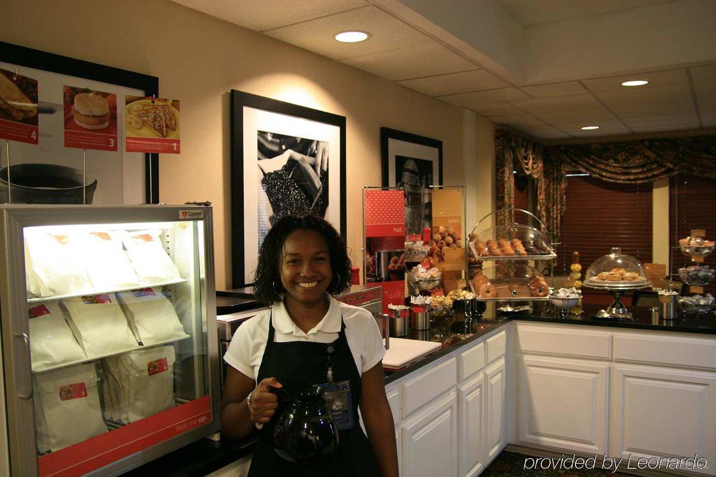 Hampton Raleigh/town Of Hotel